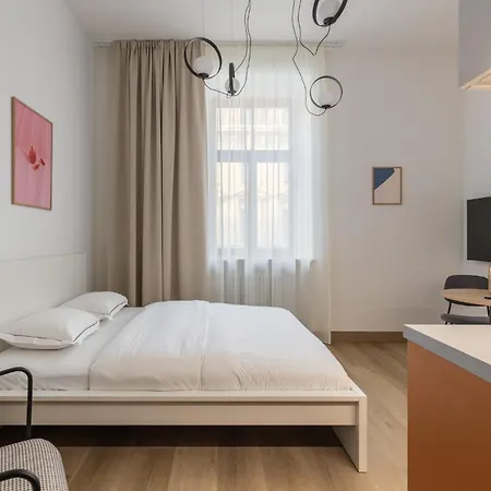 M4 Centre - 5 Min To Old Town Apartment
